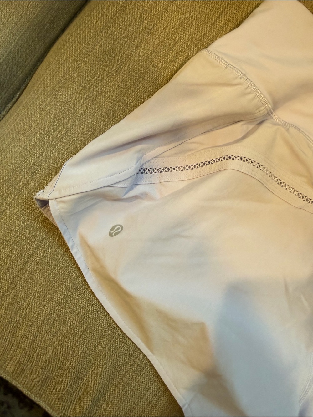 Lululemon Speed Up High-Rise Mesh Vent Short 2.5" *Lace Trim - Picture 7 of 7